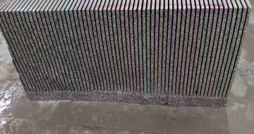 吉林市芝麻白毛板荒料切割