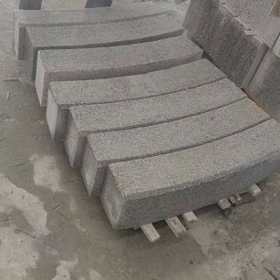 吉林市芝麻白弧形路牙石