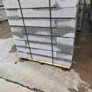 吉林市芙蓉白路牙石，马路牙子