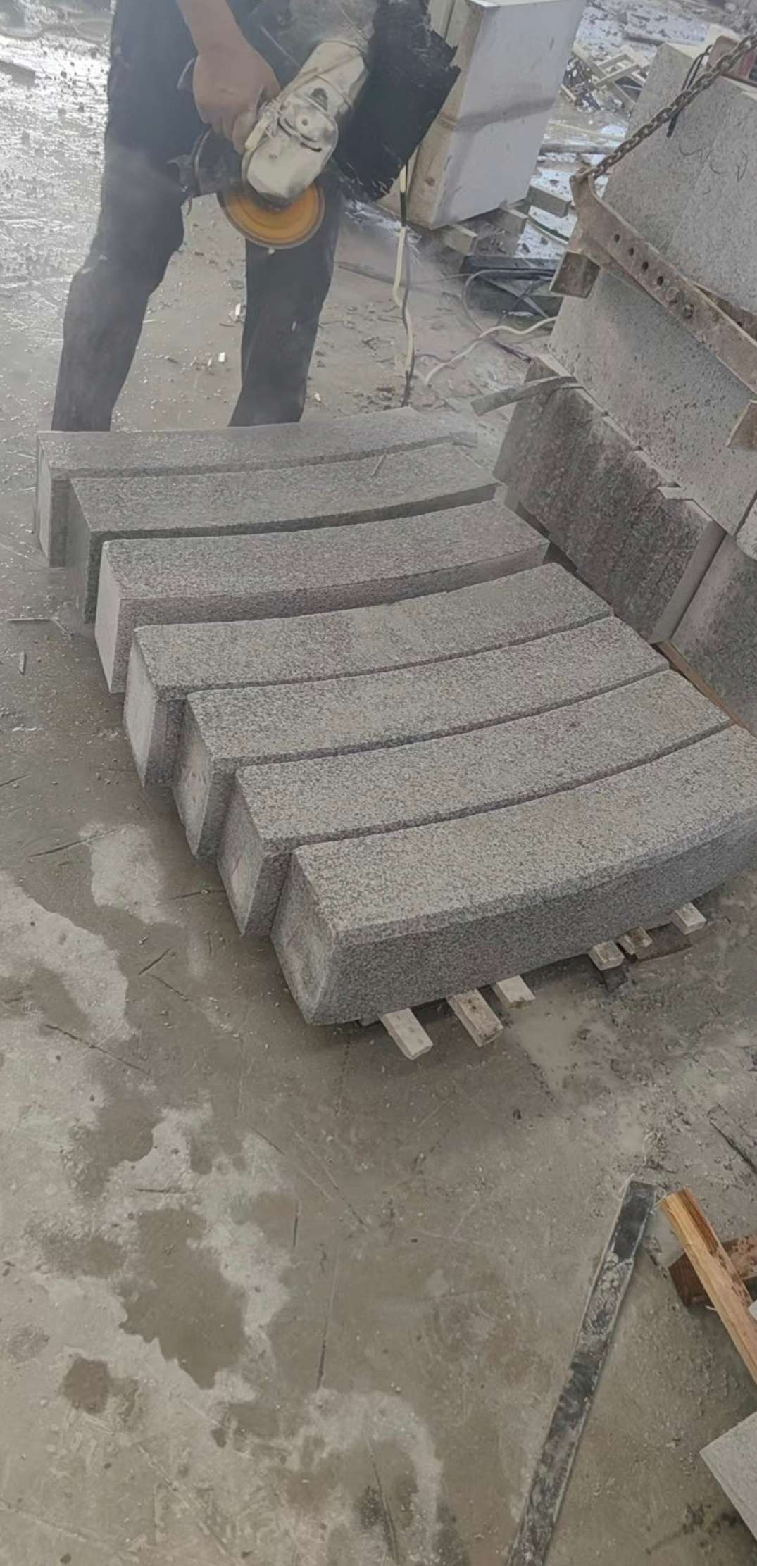 吉林市芝麻白弧形路牙石