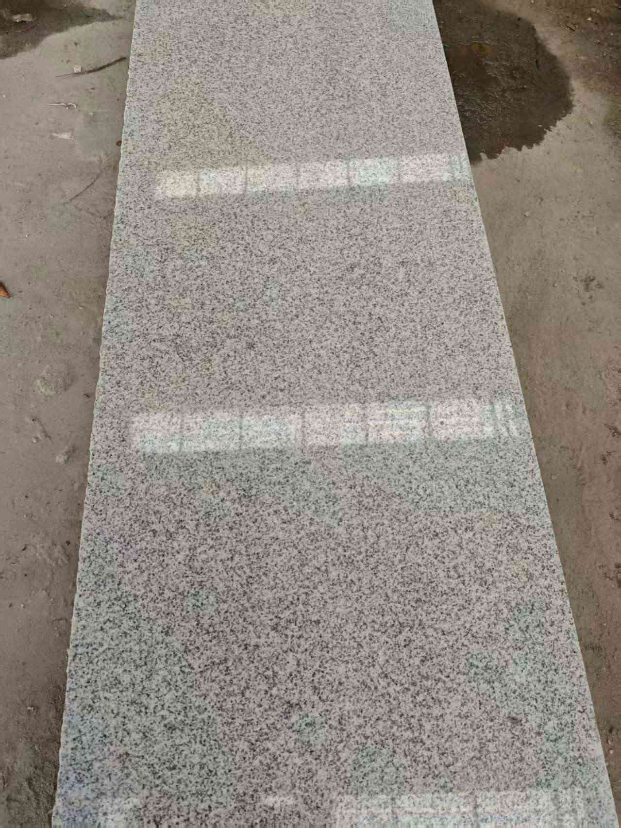 吉林市芝麻白光面毛板